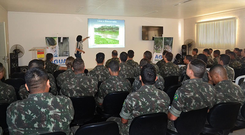 Combate ao desperdício - Militares recebem palestra de conscientização sobre uso da água 