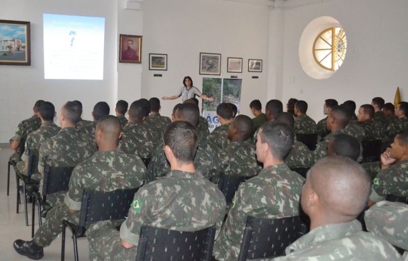 Cesama ministra palestra sobre consumo consciente no 4º Depósito de Suprimentos do Exército