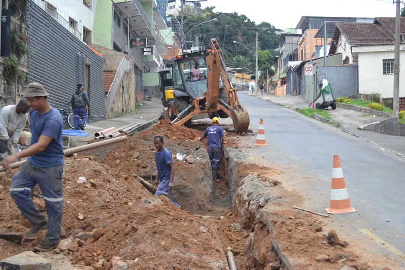Reforço no abastecimento - Região central recebe 350 metros de nova rede de água da Cesama