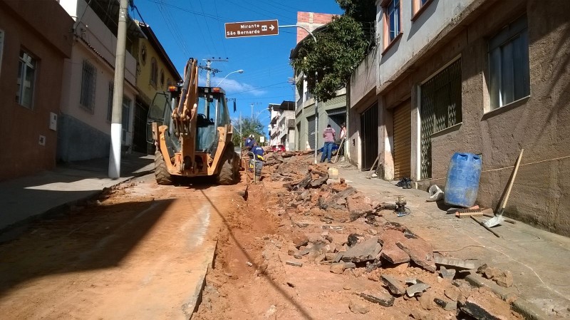 Cesama substitui 150 metros de redes de água no Bairro São Bernardo