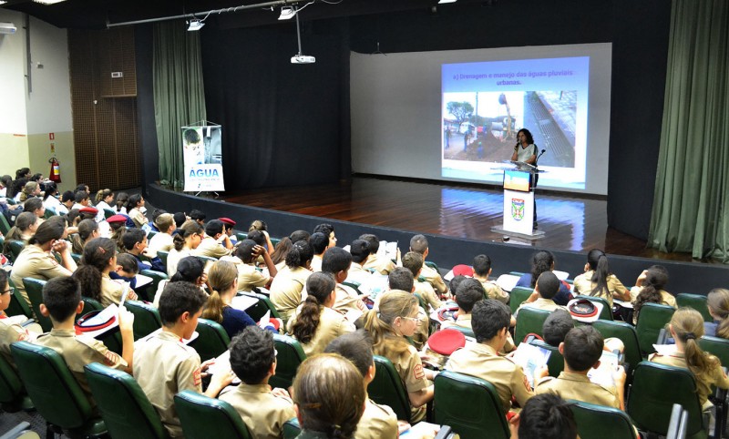 Combate ao desperdício - Cesama realiza palestra para 200 alunos do Colégio Militar