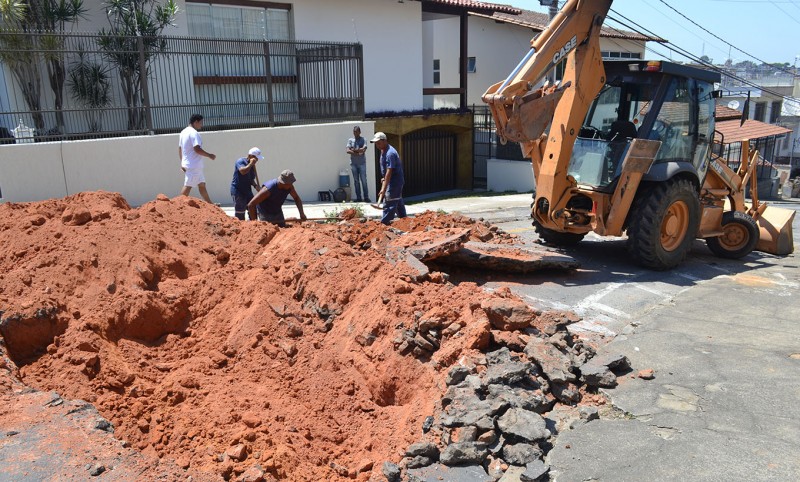 Cesama inicia substituição de 700 metros de redes de água no Bairro Manoel Honório