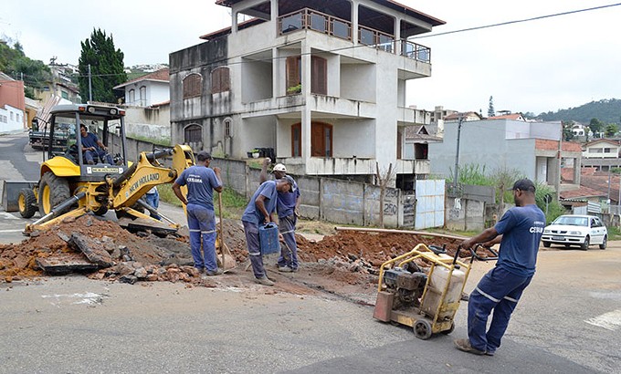 Melhorias no fornecimento de água - Bairro Bom Clima recebe mais 220 metros de redes da Cesama 