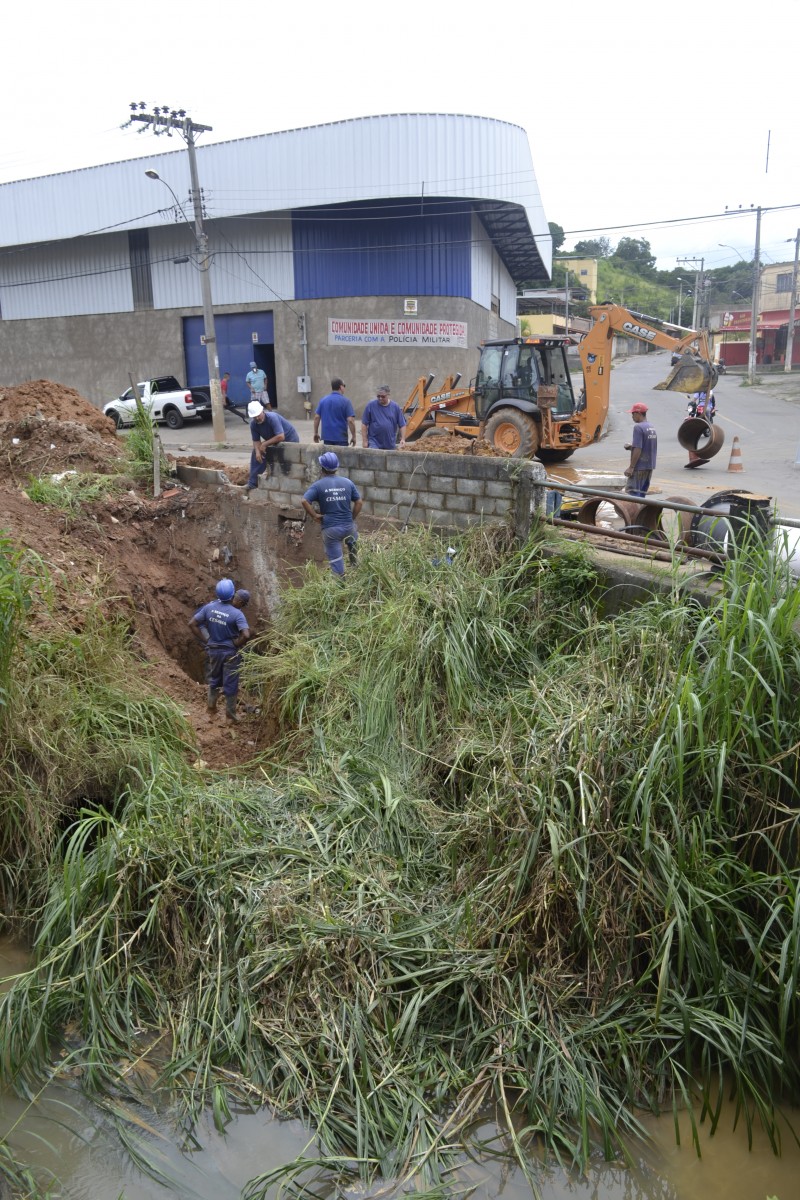 Cesama realiza transposição do Córrego do Anta para implantar rede da Subadutora de São Pedro