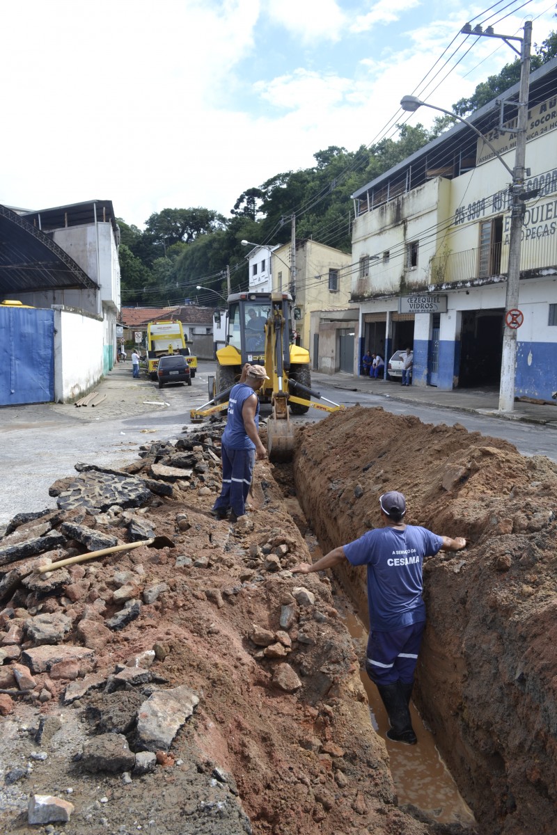 Maior oferta de água - Cesama substitui mais 300 metros de redes no Bairro Manoel Honório
