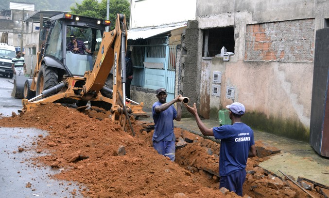 Reforço no sistema - Cesama substitui 140 metros de redes de água no Bairro Dom Bosco