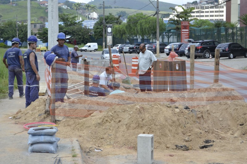 Serviços de ligação de água no Bairro Industrial são iniciados