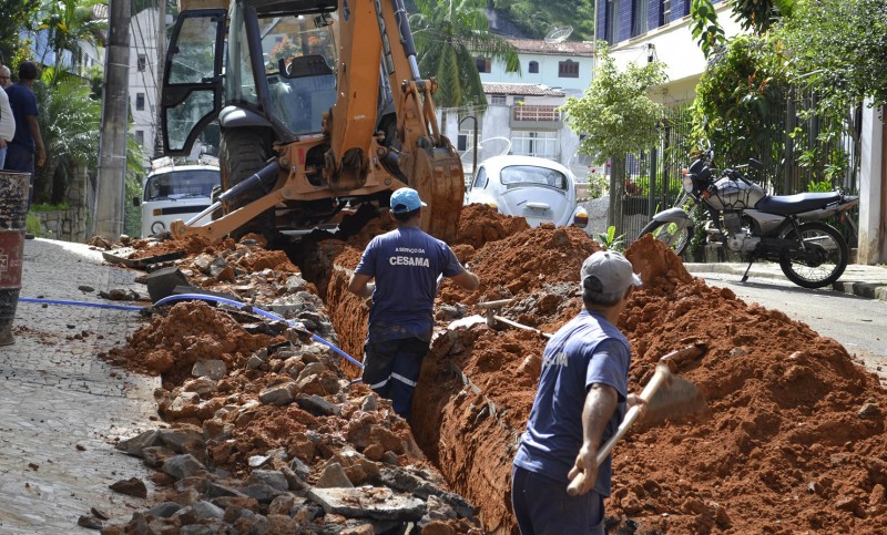 Substituição de redes de água - Bairro Bom Pastor recebe 365 metros de novas tubulações da Cesama