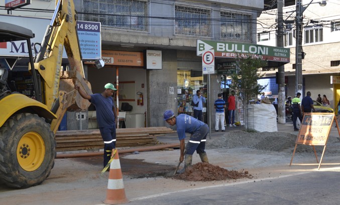  Cesama já concluiu 50% das obras de substituição da rede de esgoto na Avenida Governador Valadares