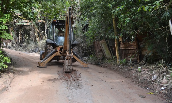 Bairro Três Moinhos recebe 500 metros de novas redes de água