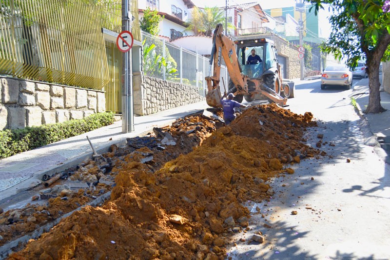 Reforço no abastecimento - Bairro Paineiras recebe 300 metros de novas redes de água