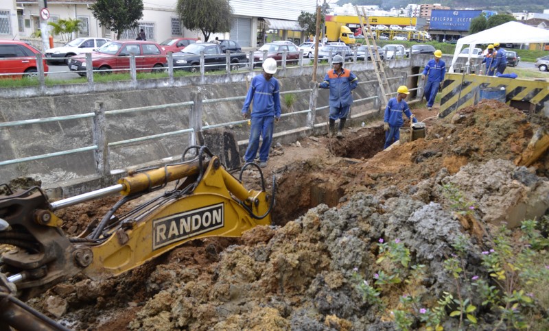 Cesama inicia implantação de 200 metros de redes coletoras de esgoto no Bairro Santa Terezinha