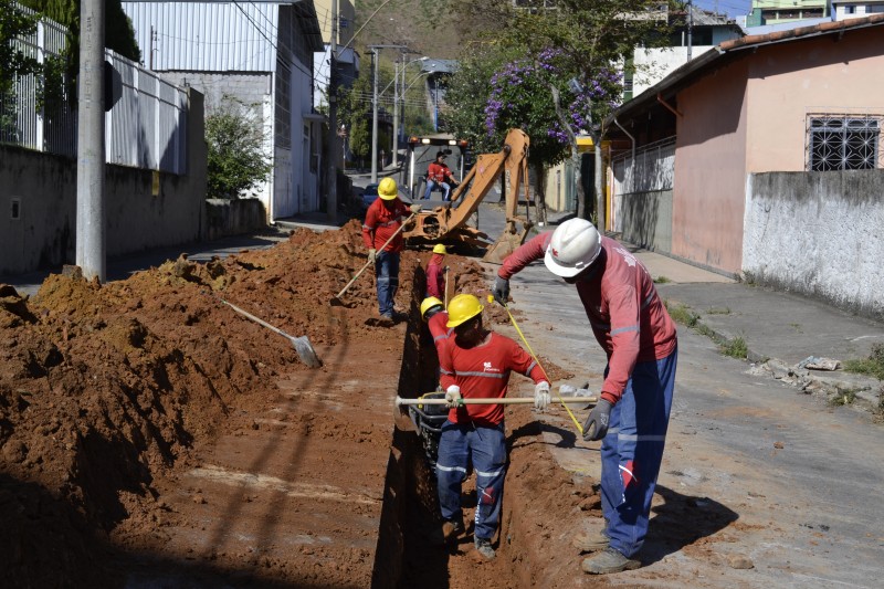 Nesta terça - Cesama realiza substituição de 100 metros de redes de esgoto no Bairro Bandeirantes