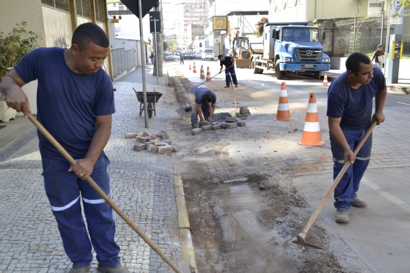 Rua Batista de Oliveira tem rede de água renovada pela Cesama