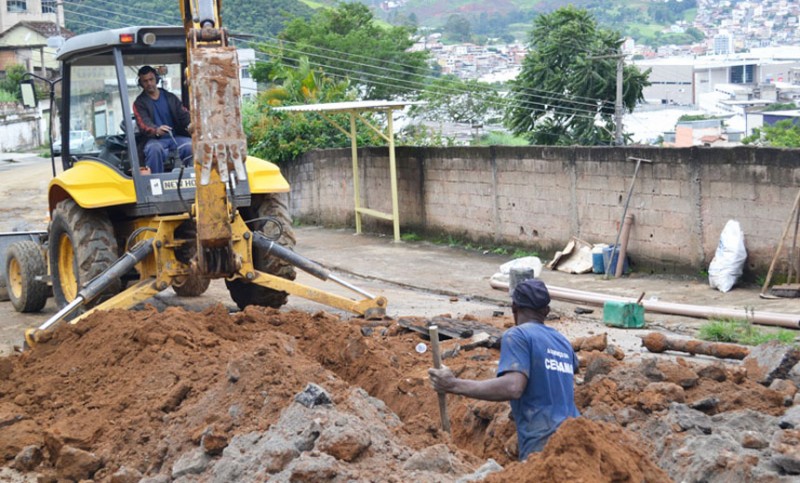 Bairro Fábrica recebe 350 metros de novas redes de água da Cesama