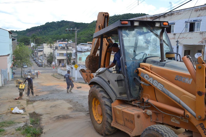 Bairro Fábrica - Remodelação da rede de esgoto da Rua Miguel Couto está em fase final de execução