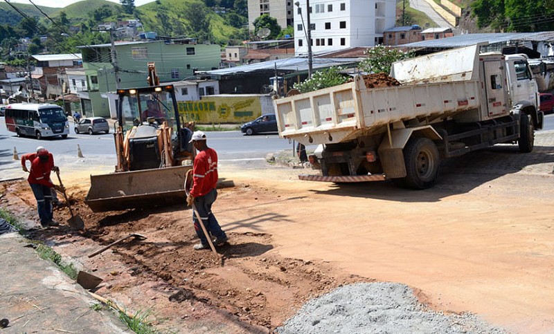 Bairro Quintas da Avenida 2 recebe 130 metros de novas redes de esgoto da Cesama