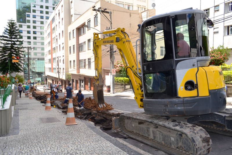 Cesama implanta 300 metros de redes de água na Rua Constantino Paleta