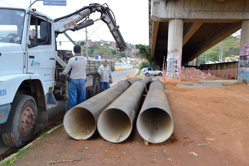 Cesama implanta rede de água em túnel subterrâneo da ferrovia do Bairro Industrial
