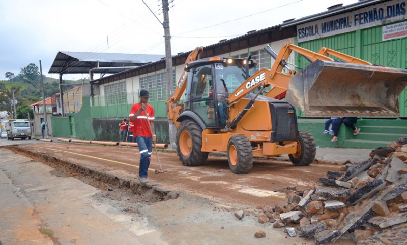 Cesama inicia remodelação de mais 180 metros de redes de esgoto no Bandeirantes