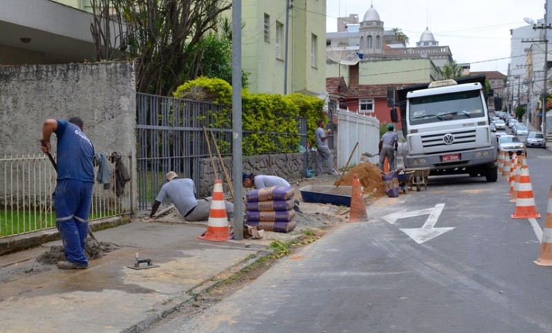 Reforço no abastecimento da região central - Cesama implanta mais 115 metros de novas redes de água 
