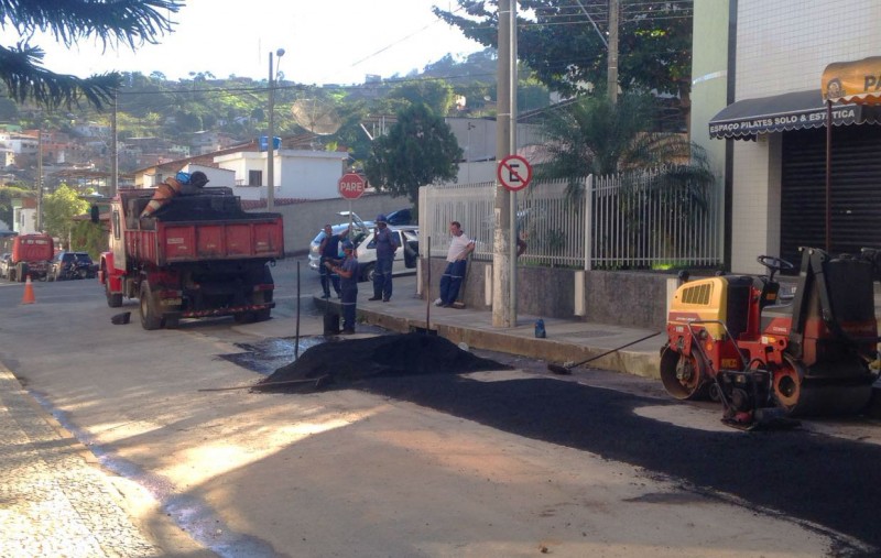 Bairro Bandeirantes recebe mais 180 metros de novas redes de esgoto
