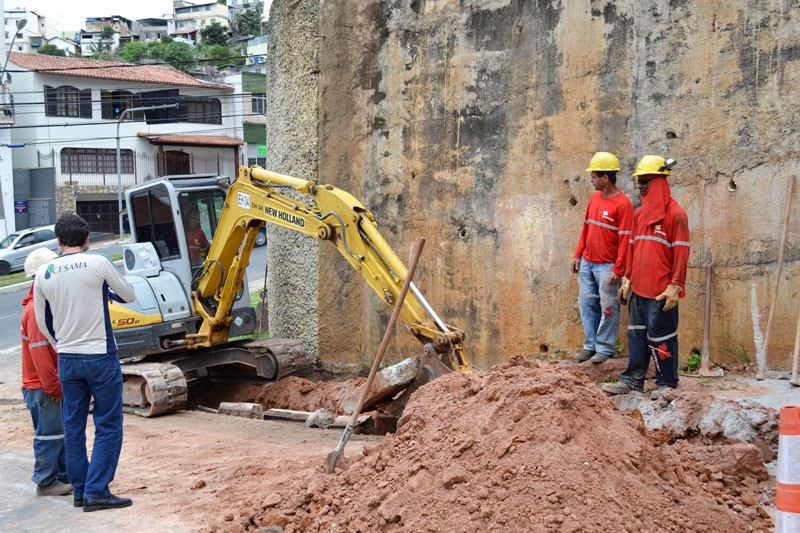 Bairu recebe serviços de remodelação de rede de esgoto da Cesama