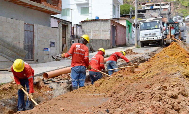 Cesama inicia substituição de 80 metros de redes de esgoto no Bairro Eldorado