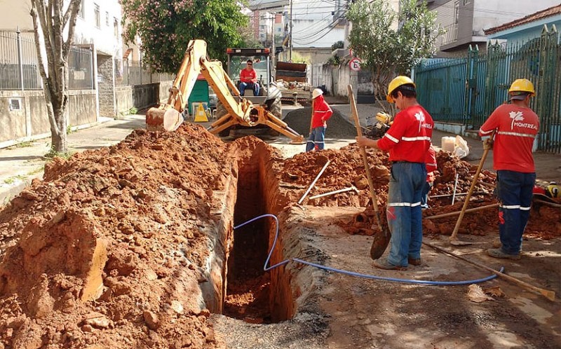 Bairro Cascatinha recebe mais 120 metros de novas redes de esgoto da Cesama