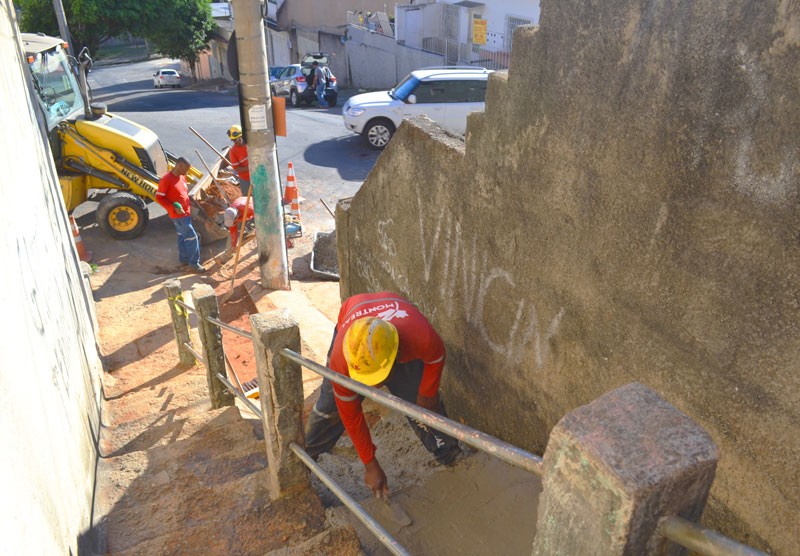 Cesama substitui 180 metros de redes de esgoto no Bairro Nossa Senhora Aparecida