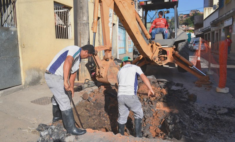 Substituição de rede de esgoto no Bairro Santa Luzia está em fase final de execução