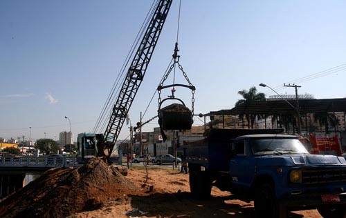 Cesama inicia limpeza do córrego do Bairro Santos Dumont e prossegue com dragagem e limpeza do Rio P