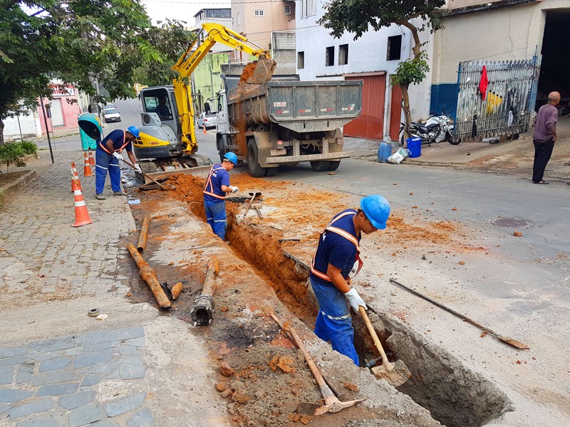 Cesama remodela mais 220 metros de redes de água no Bairro Monte Castelo