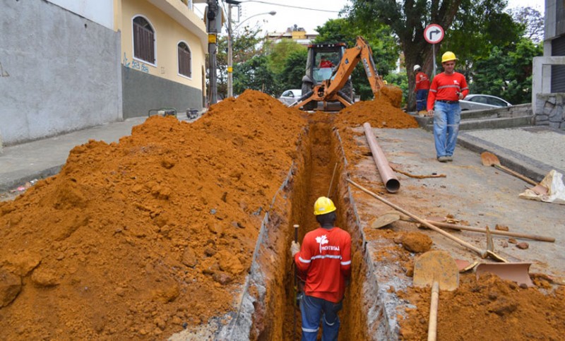 Cesama remodela 50 metros de redes de esgoto no Centro
