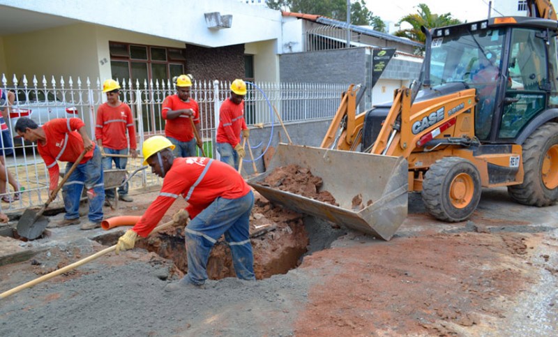 Bairro São Mateus recebe 90 metros de novas redes de esgoto da Cesama