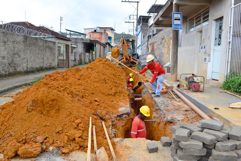 Bairro Linhares recebe 115 metros de novas redes de esgoto da Cesama