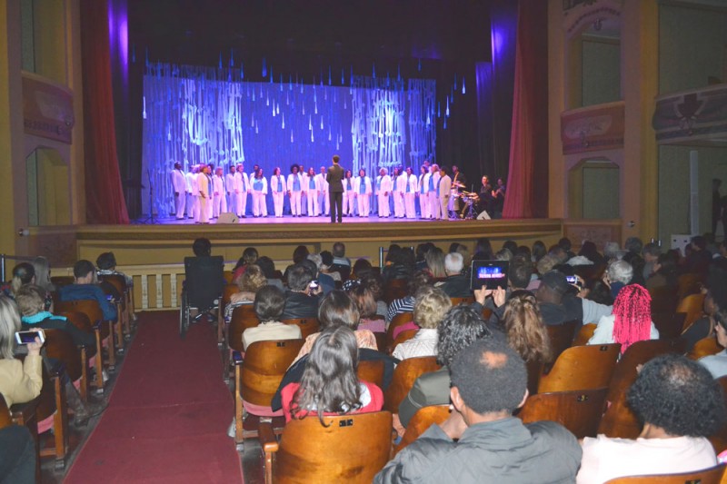 Água, Dona da Vida  Coral Cesama se apresenta no Cine-Theatro Central
