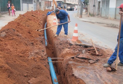 Cesama implanta mais de 3 mil metros de novas redes de água e esgoto em junho