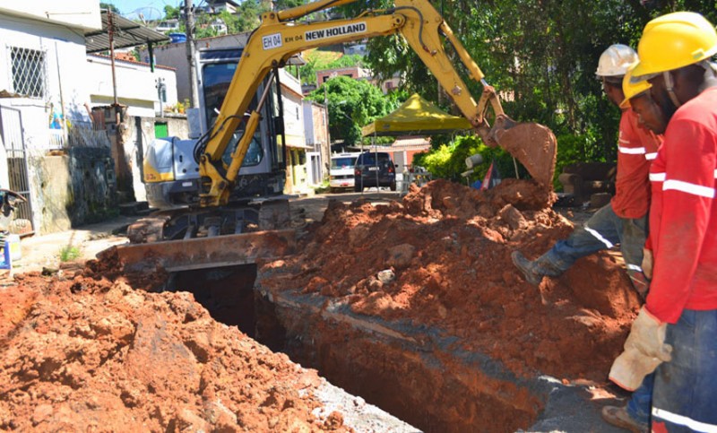 Cesama já executou 80% na remodelação de rede de esgoto em rua na região sul