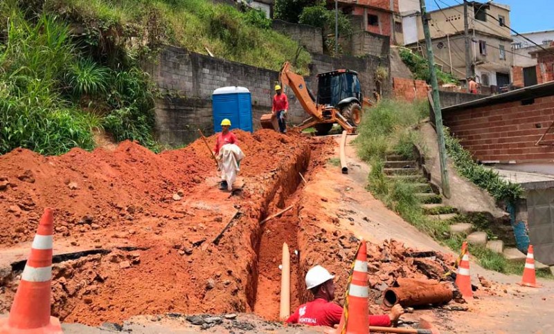 Cesama inicia remodelação de cem metros de redes de esgoto no Bairro Sagrado Coração