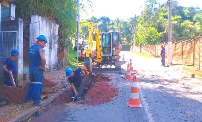 Remodelação da rede de água no Bairro Vale do Ipê já está em fase final de execução