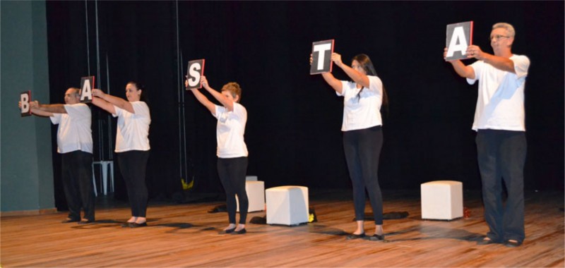 Apresentação cultural da Cesama emociona o público no Teatro Paschoal Carlos Magno