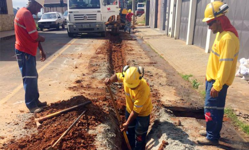Cruzeiro do Sul recebe 130 metros de novas redes de esgoto