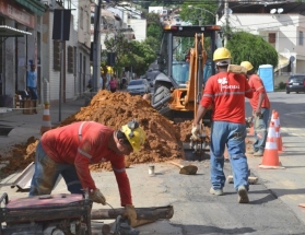 Cesama já concluiu 70% das obras de renovação da rede de esgoto da Rua Melo Franco
