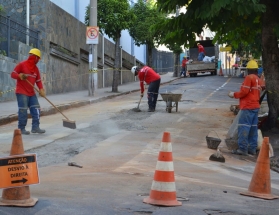 Cesama inicia substituição de 180 metros de redes de esgoto no Bairro Granbery