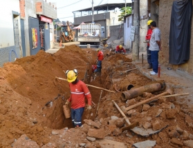 Cesama e Secretaria de Obras separam redes no Bairro Nossa Senhora de Lourdes