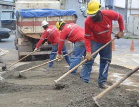 Bairro Santa Luzia recebe 120 metros de redes de esgoto