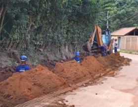 Cesama remodela 290 metros de redes de água no Bairro Granjas Betânia