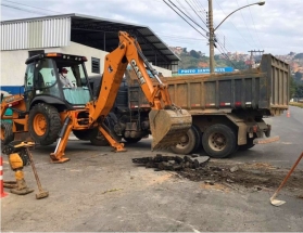 Vila Ideal recebe mais 400 metros de novas redes de esgoto