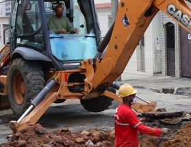 Cesama já executou 60% da remodelação da rede de esgoto da Rua Olegário Pinto